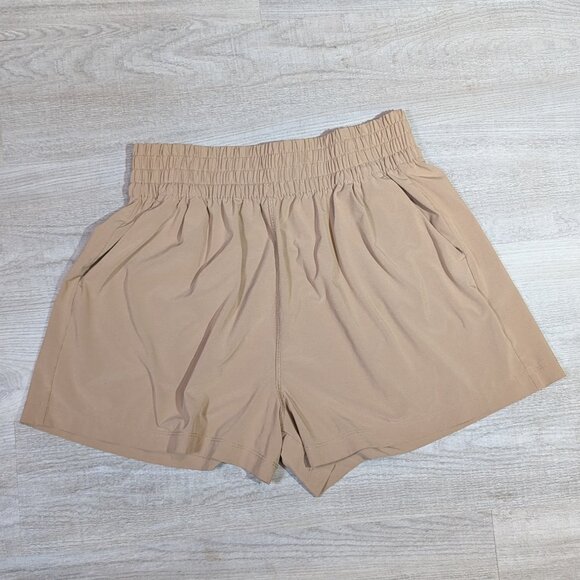 Vuori Pants - Vuori Villa Shorts High-Rise Women's Size Medium Tan Khaki Travel Pockets Beige